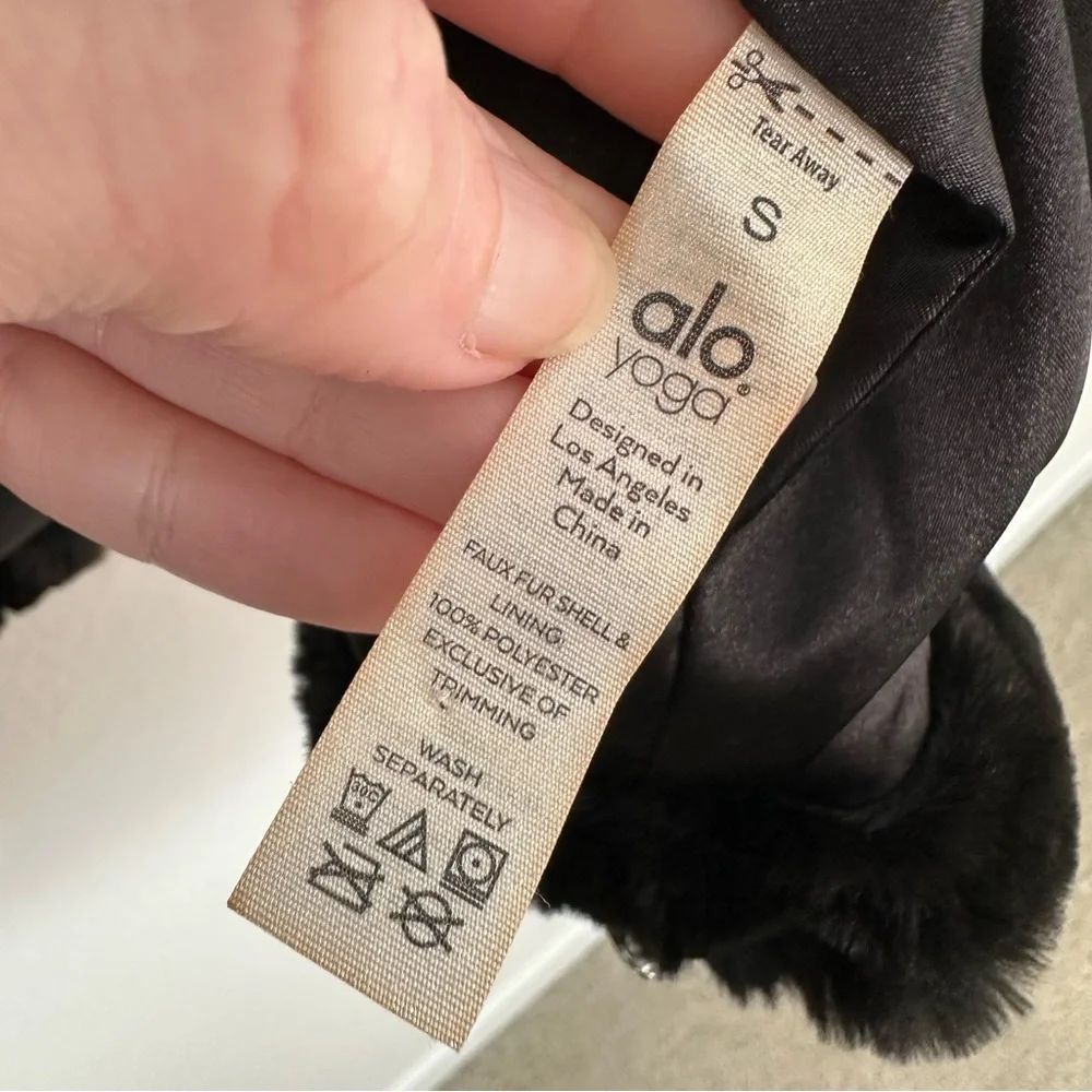 ALO Yoga Black Knockout Faux Fur Oversized Jacket Coat SZ S - Picture 6 of 9